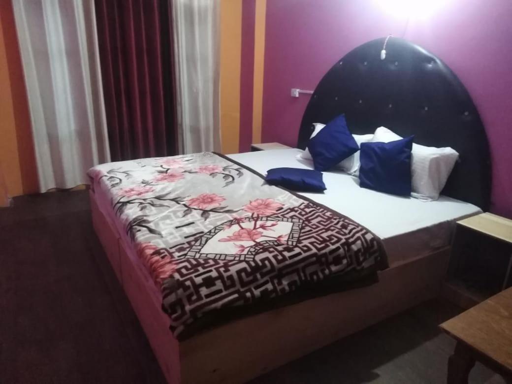 Hotel Antarctica &Pine N Dine Blues Cafe Manāli Buitenkant foto